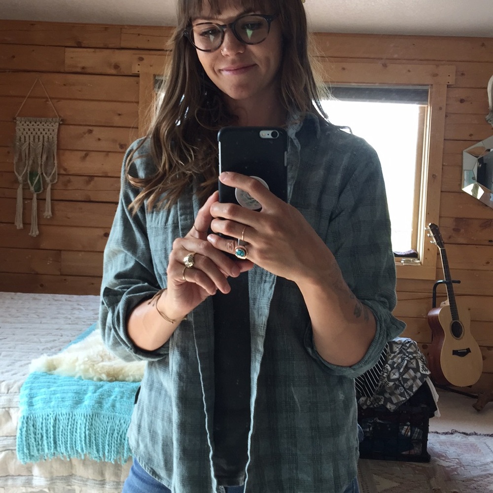 Hi! I’m Brittni! Thanks for browsing my closet!✌️